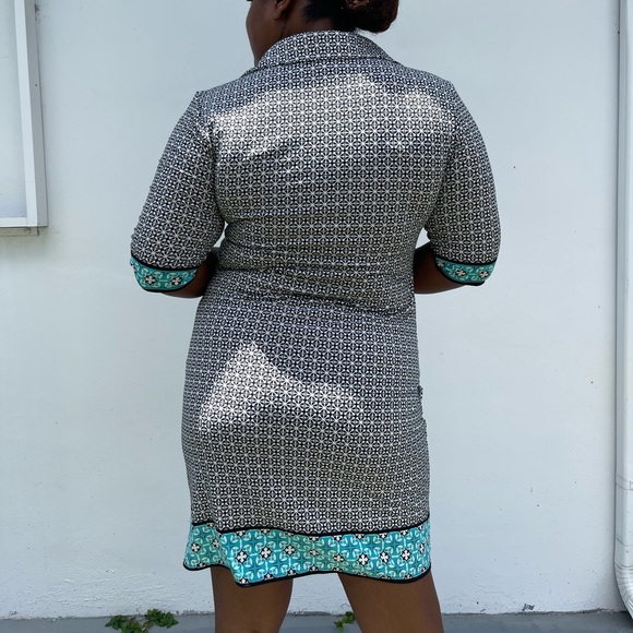 Geometrical pattern dress with collar and V-neck - Picture 2 of 5
